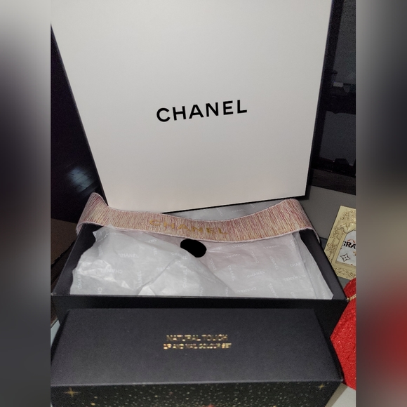 ⛔️SOLD!⛔️New Chanel Nail & Lipstick Gift Set! - Picture 8 of 13
